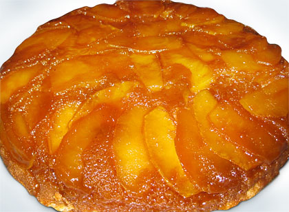 Upside down cake with apple