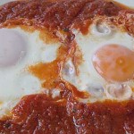 Fried eggs with tomato