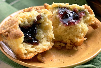 Muffins stuffed with jam