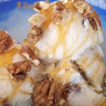 Ice cream with honey, raisins and walnuts
