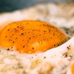 Αυγά μάτια με τυρί φέτα