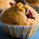 Muffins with cherries and ricotta