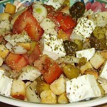 Salad with tomatoes, croutons