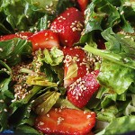 Salad with spinach and strawberries