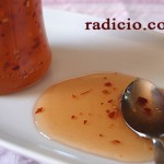 Γλυκοκαυτερή σάλτσα (sweet chilli sauce)
